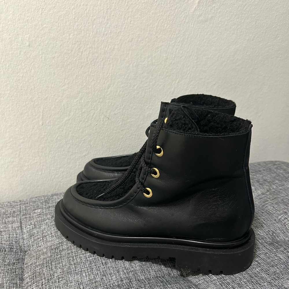 Warm , leather women boots.